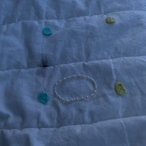 Bead bracelet (white)